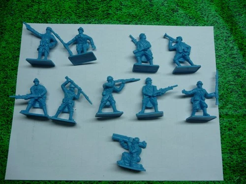 WW2 LOT 19 French army  PLASTIC VINTAGE 1:32 RARE   . !!!