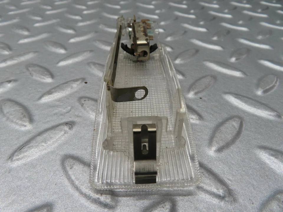 Luz domo interior trasera Mercedes-Benz C107 380SLC Foto 4 de 4