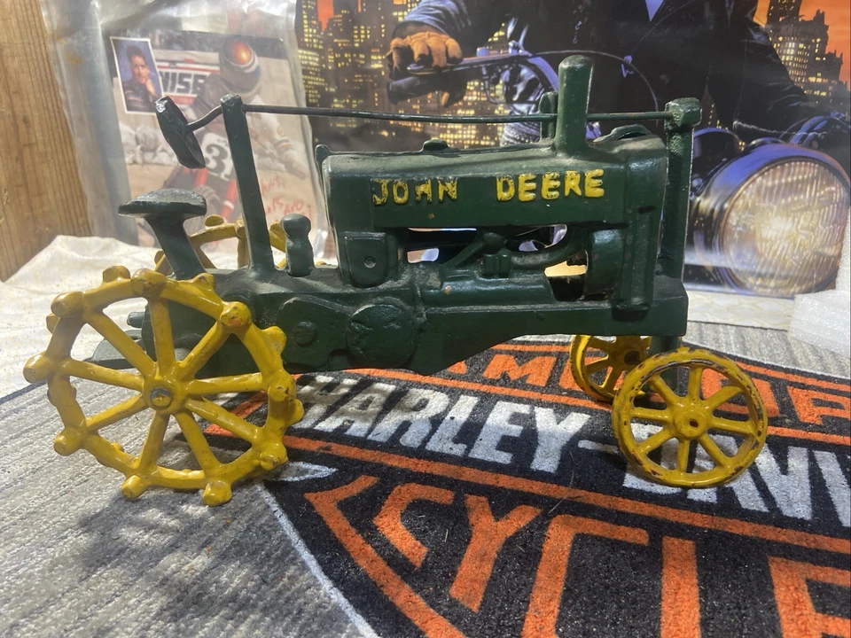 Vintage JOHN DEERE Farm Tractor With Green-Yellow Wheels - Image 3 of 4