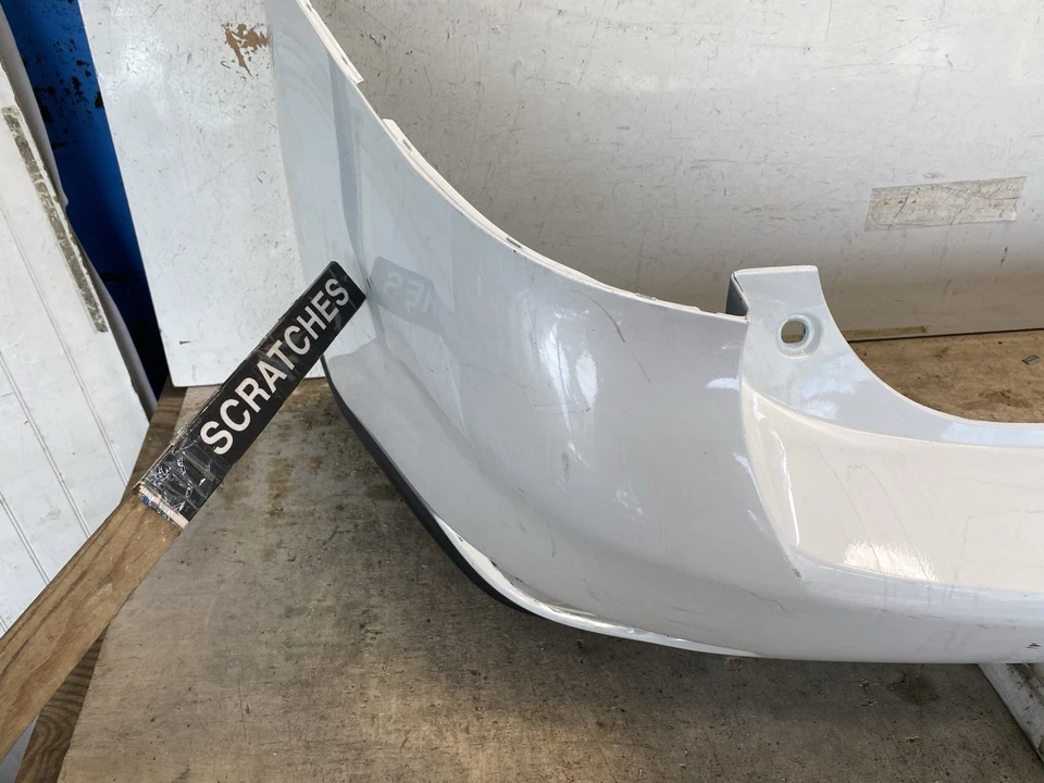 Cubierta de parachoques trasero AM 2010-2015 Lexus RX350 Foto 3 de 4