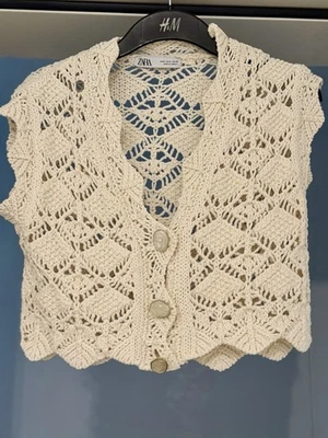 Zara Strickweste ohne Arm Strickpullover Ärmellos Weste gestreift Beach Beige S - Bild 1 von 4