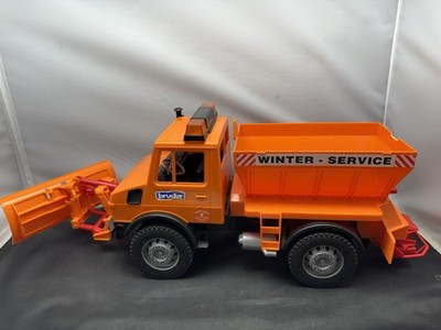 BRUDER,Snow clearing UNIMOG With blade and salt spreader Scale: 1/16, VGC