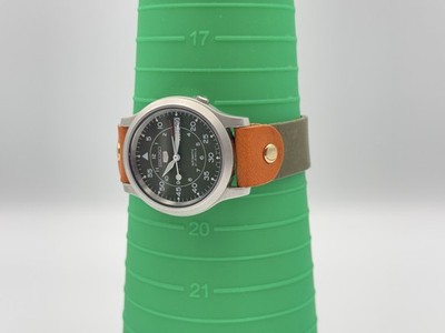 SEIKO 5 7S26-02J0 Automatic Green Dial Day Date 21J Men's Watch