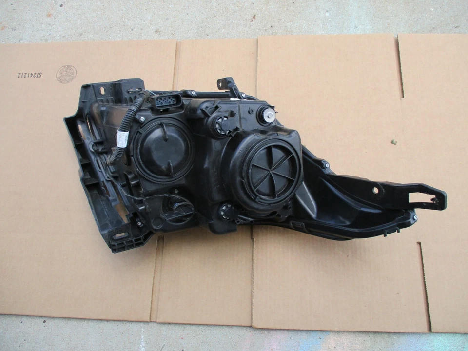 Faro halógeno paso derecho Cadillac SRX 2010 2011 2012 2013 2014 2015 OEM Foto 4 de 4