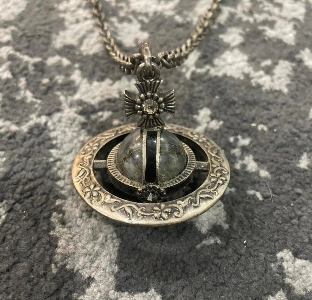 Second hand vivienne westwood jewellery deals