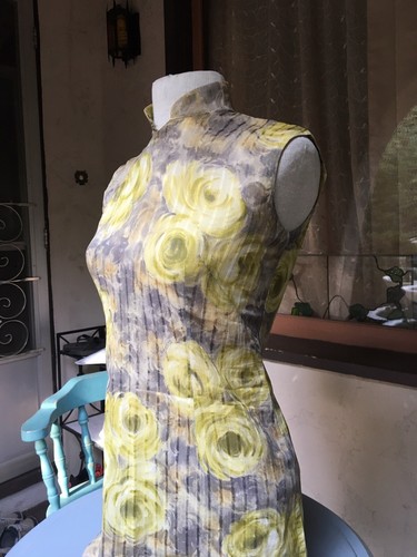 S Vintage Silk Cheongsam Asian Dress Mandarin Wiggle Bodycon Watercolor Marigold - Picture 2 of 12