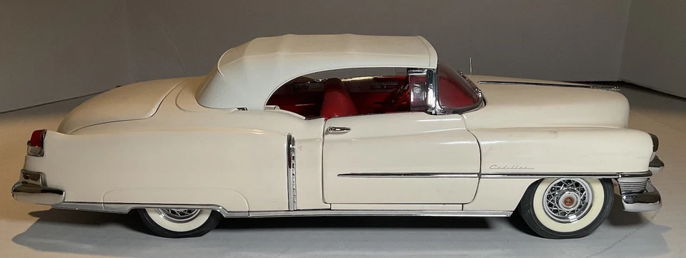 1953 Cadillac Eldorado Convert. | Danbury Mint литая | 1:16 с коробкой и деревянным основанием - Изображение 3 из 4