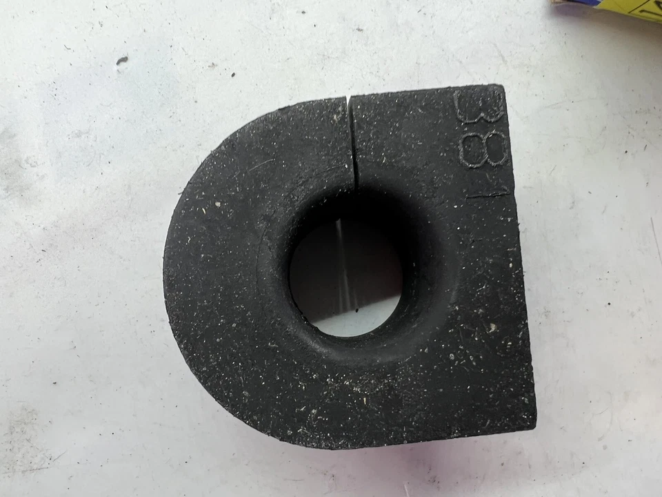 Aislador de eje estabilizador GM 14071381 Foto 2 de 4