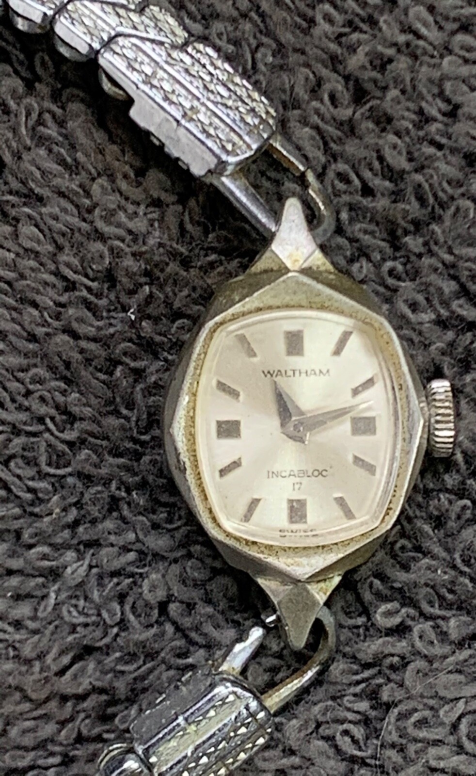 Vintage WALTHAM 17 Jewel Incabloc Womens Watch, Runs Good, Keeping