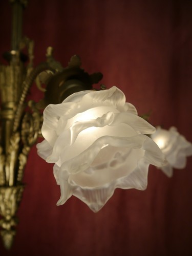 HIGH ANTIQUE BRONZE CHANDELIER SATINED GLASS SHELLS OLD 6 LAMPS Ø 33" - Picture 5 of 10