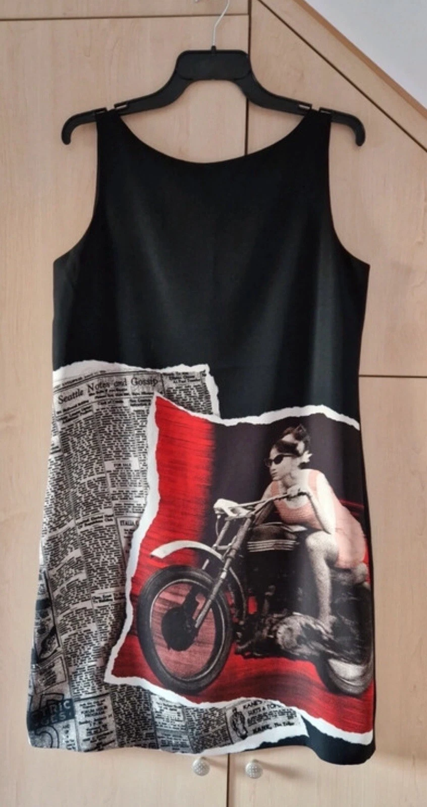 Abito nuovo senza etichette Moschino economico e chic taglia 14 Y2k vintage giornale moto Quirky L