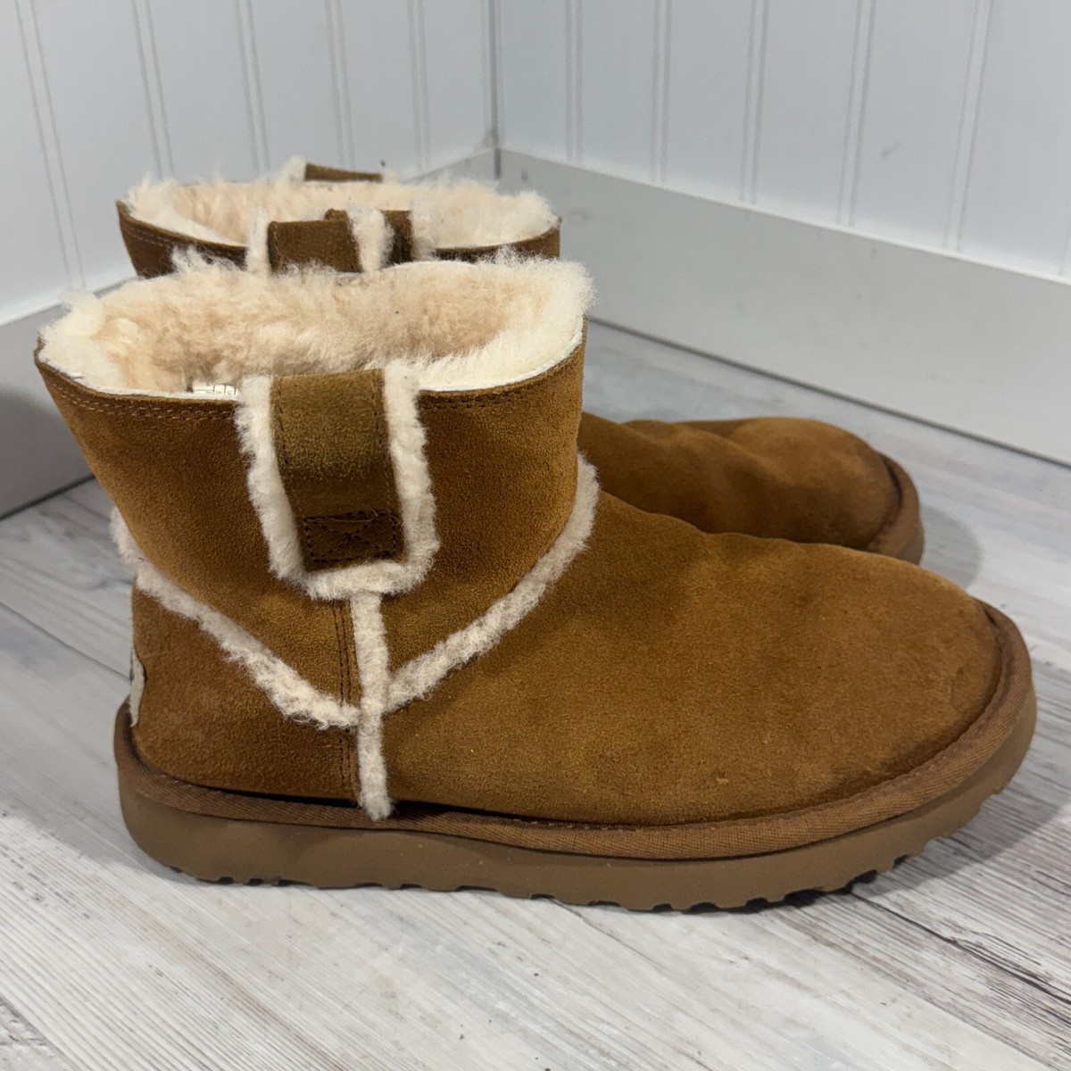 UGG Womens Size 7 Classic Mini Spill Seam Short Booties 1100211 