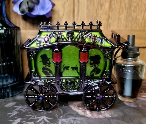 Bath & Body Works Creepy Carriage Wallflower Plug HALLOWEEN ๐ป - Picture 2 of 10