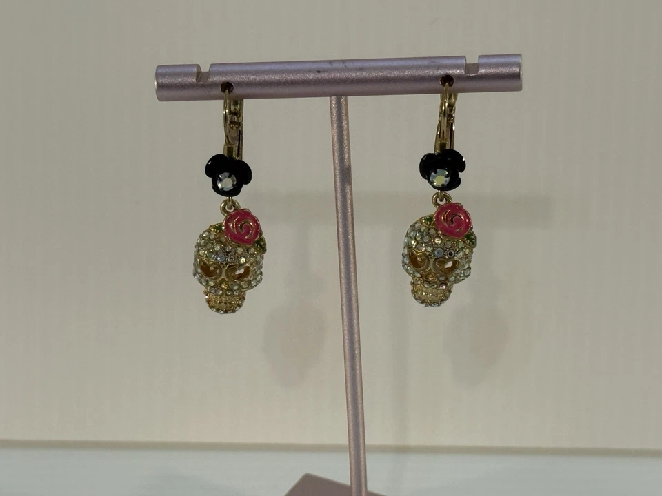 Pendientes Betsey Johnson Cazador de Vampiros Calavera Rosa Cristal Cuelga Gótico Punk Foto 4 de 4