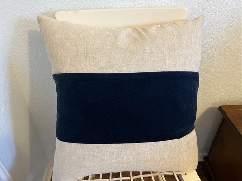 Livabliss Armando Collection 22 inch Navy & Cream Linen & Velvet Pillows (2) - Picture 2 of 9