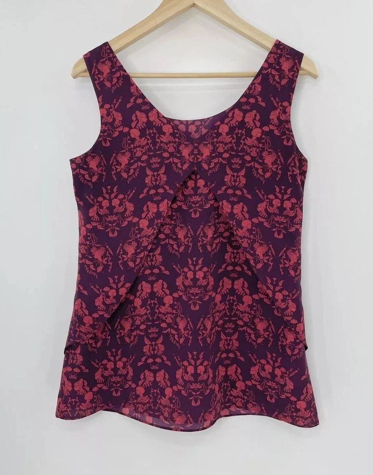 Blusa sin mangas camafeo en capas púrpura y rojo CAbi para mujer talla pequeña, preppy Foto 2 de 4