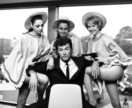 Captive gunpoint -- Clint Eastwood mercy Susan Melody Sandra M- 1967 Old Photo - Picture 1 of 1
