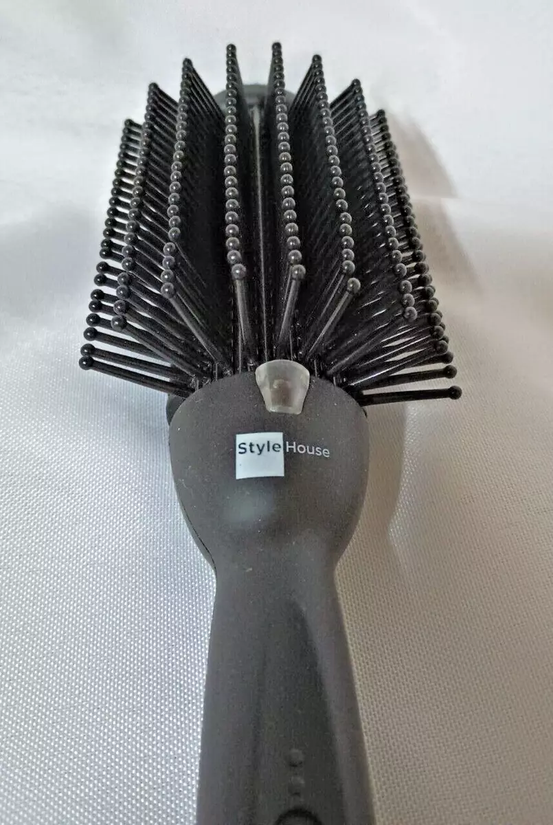Iconic hair brush top