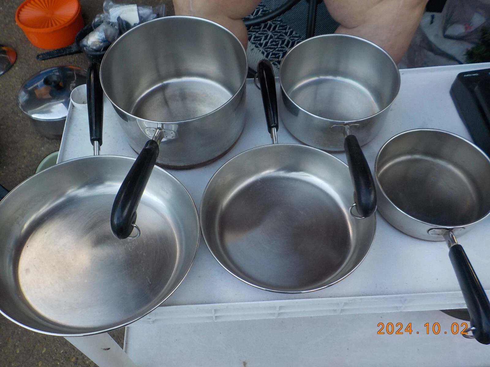 Set of 5 pieces of Revere Ware Copper bottom - 2 skillets, 3 pots, no lids