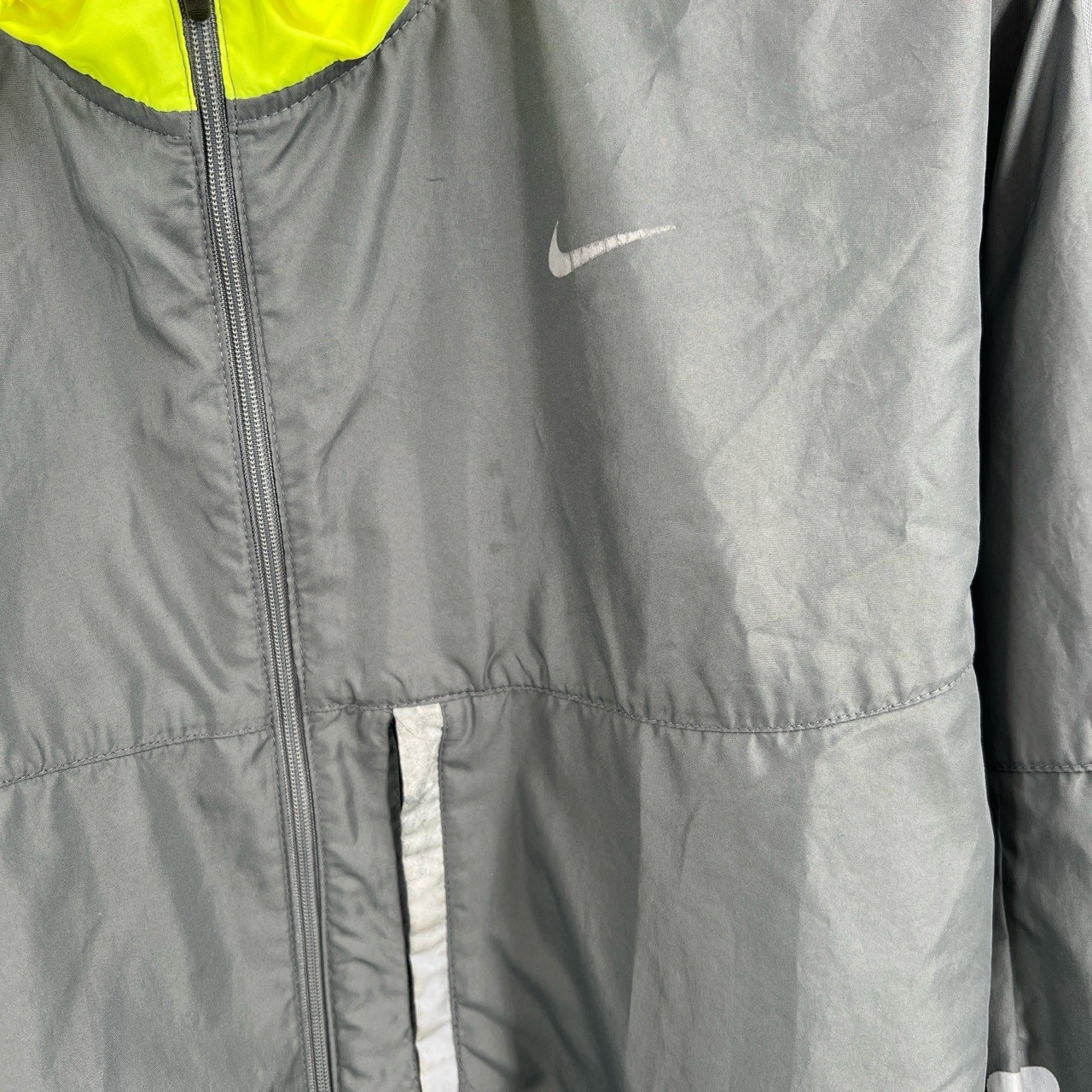 SACAI X NIKE Giacca leggera Nike grigia dettagli riflettenti giacca a vento con cappuccio zip grande