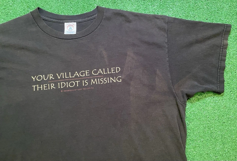 Camiseta De Colección Años 90 Your Village Called Their Idiot is Missing Para Hombre XL 1998 De Colección Foto 4 de 4
