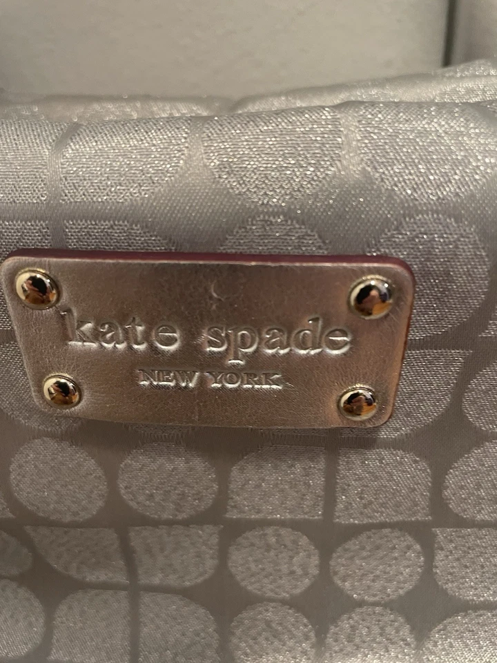 Bolso de Hombro Kate Spade Plateado Interior Lunares Negro Blanco Excelente Foto 3 de 4