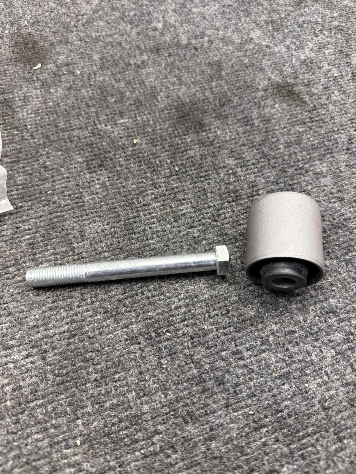 Lower Ctrl Arm Bushing/Kit KYB SM5207