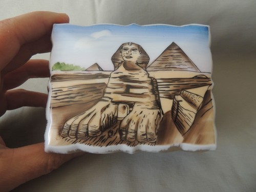 Vintage porcelain trinket box painted Pyramids and Sphinx Egypt - Picture 3 of 11