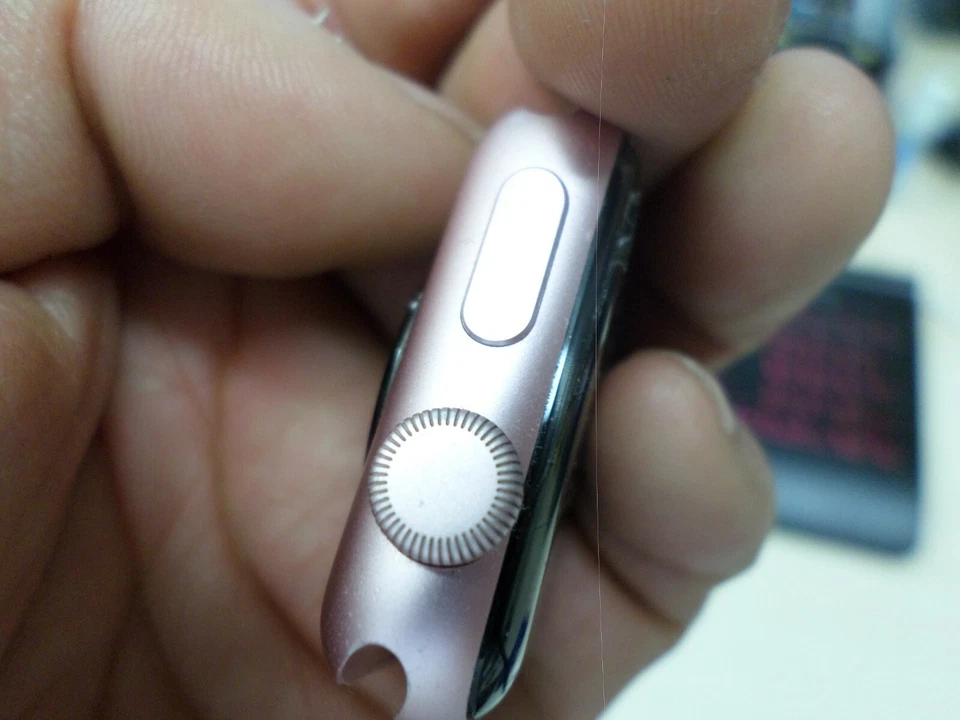 Apple Watch 2 38mm Aluminum Case Unlocked Crack Screen - Image 4 of 4