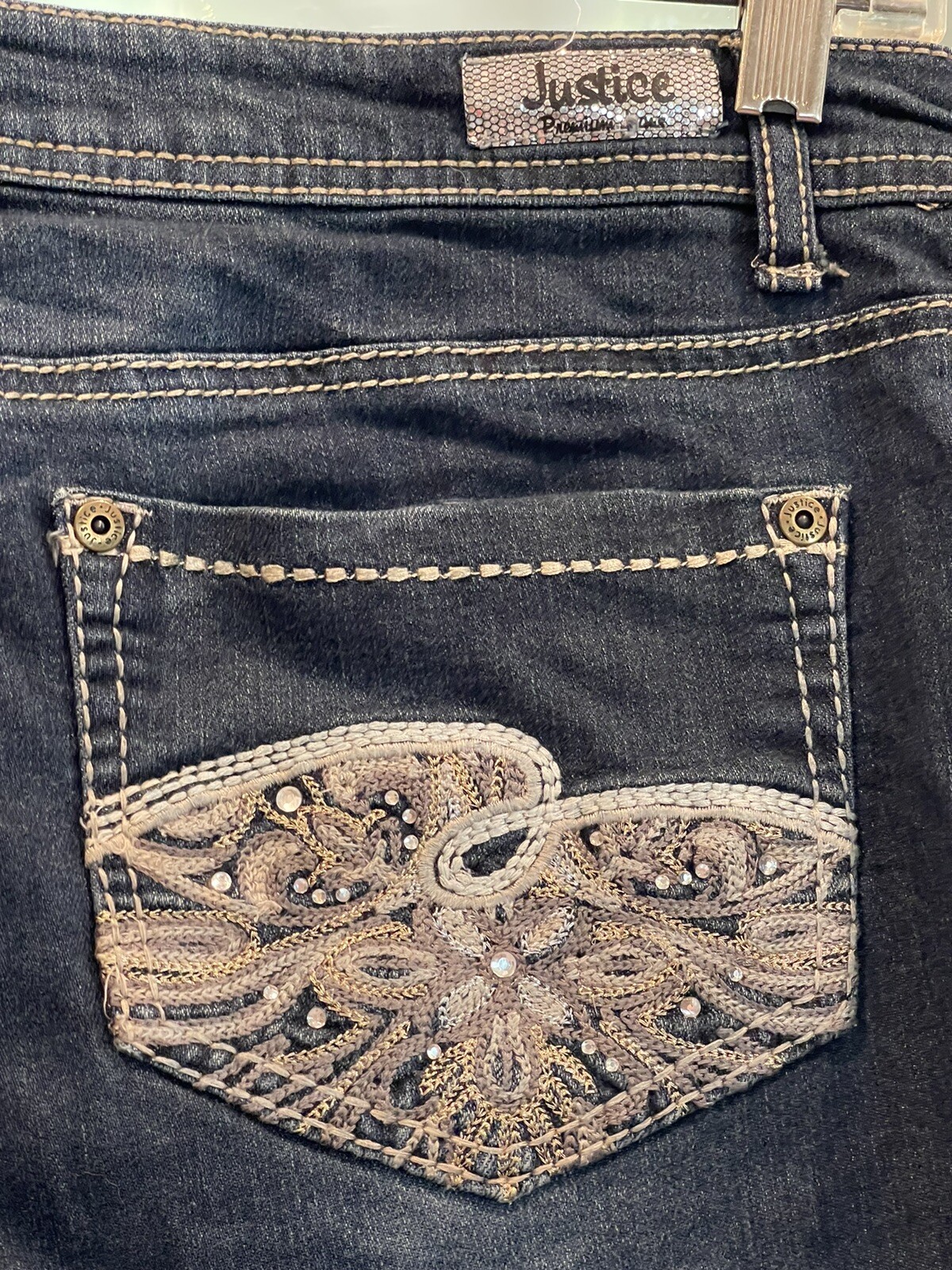Picture 3 of 12