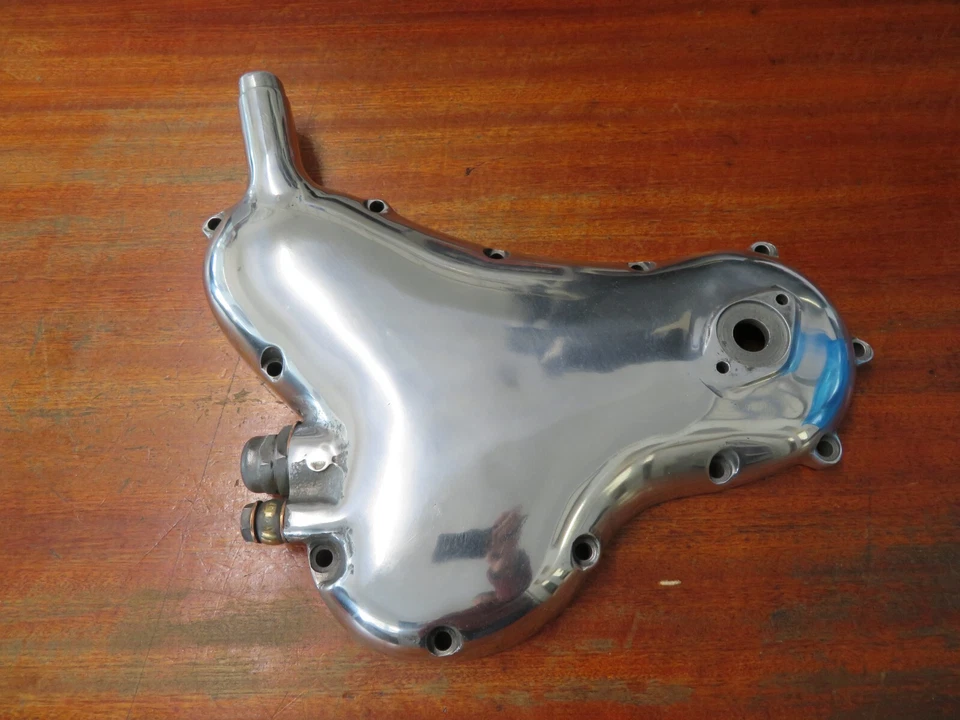 7321 - CUBIERTA DE DISTRIBUCIÓN NORTON 650 SS O ATLAS PARA ADAPTARSE A TUBERÍAS TRASERAS BARRIDAS CON MASA Foto 2 de 4