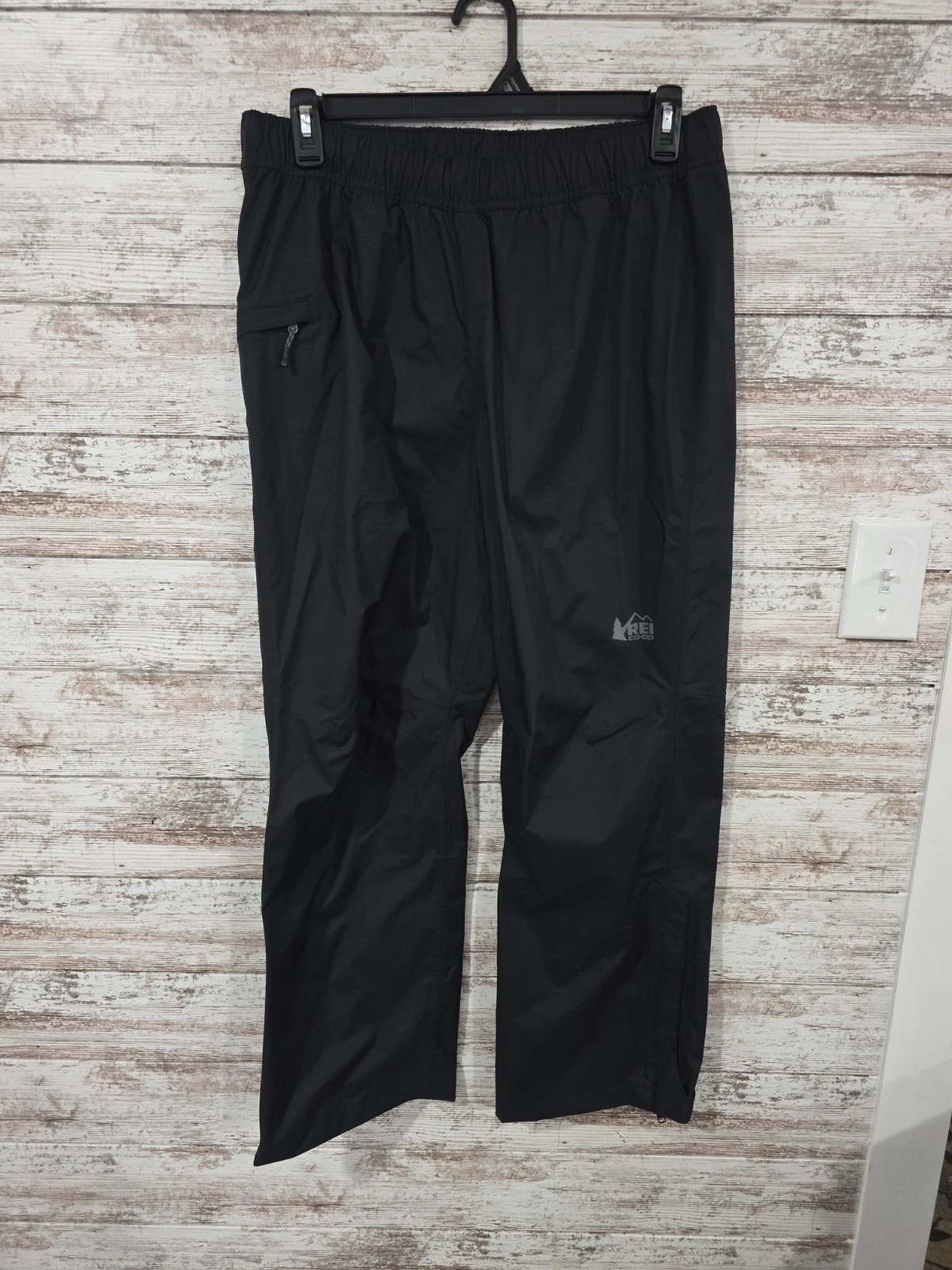 REI Co-op Rain Pants Mens Medium Black Straight Leg Drawstring Ankle Zip Hiking
Opens in a new windo