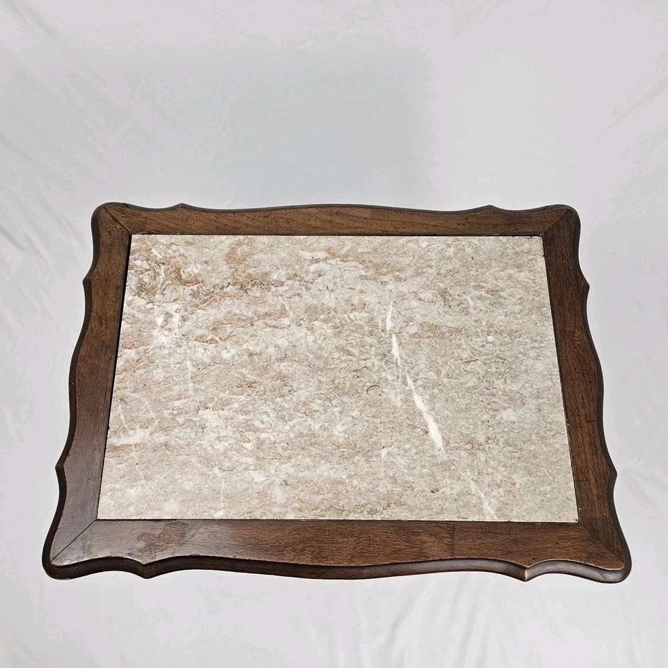 Mesa de té vintage tallada de nogal con incrustaciones de mármol francesa antigua Luis XV Foto 4 de 4