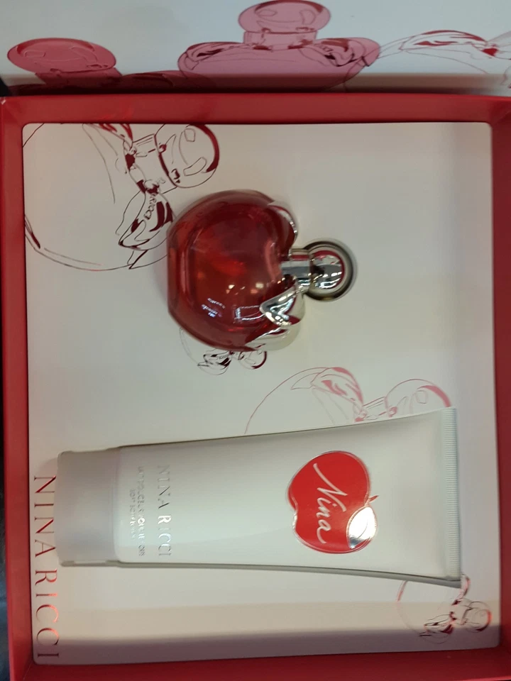CONJUNTO DE PRESENTE NINA RICCI, SPRAY EDT 80 ML, LOÇÃO CORPORAL MACIA 200 ML - Imagem 3 de 4