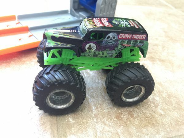 Hot Wheels Monster Jam Dragon Arena Attack Playset- Shop Hot Wheels Cars,  Trucks & Race Tracks, Hot Wheels