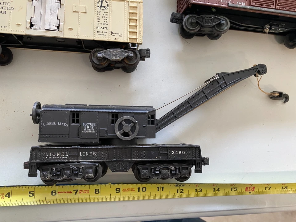 Lionel O Gauge train car lot of 5 postwar freight dumper crane cattle caboose - Image 3 of 4