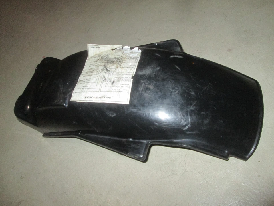 VINTAGE KAWASAKI KZ1000 / KZ1100 REAR FENDER FRONT SECTION 35022-1071 - Image 3 of 4