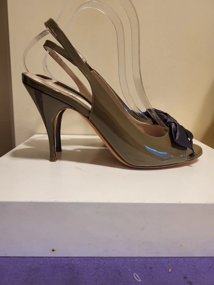Bombas L'Authre Chose Olive couro envernizado peeptoe slingback tamanho 7/37,5 Ret. US$ 229 - Imagem 3 de 4