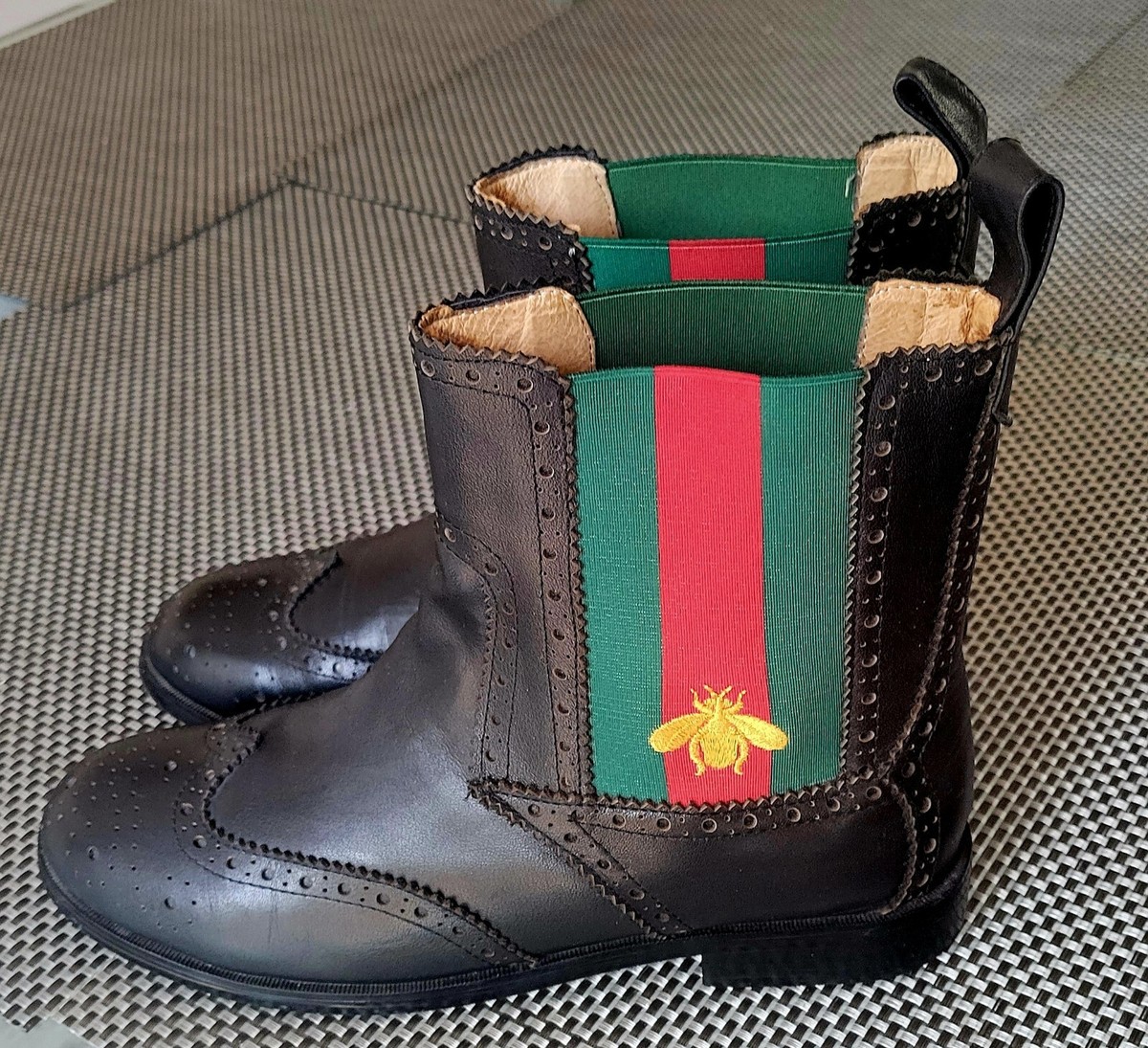 AUTHENTIC GUCCI CHELSEA BEE RARE WOMAN FLAT SHORT BLACK AUTHENTIC GUCCI CHELSEA BEE RARE WOMAN FLAT SHORT BLACK
