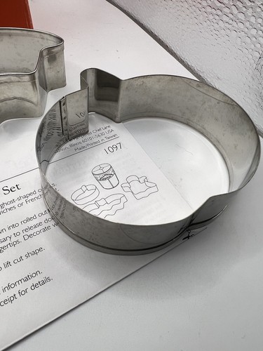 Pampered Chef Halloween Cookie Cutter Set #1097 - Bat, Pumpkin, Ghost - In Box - Picture 9 of 13