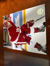 Kirk Maltby Signed 8 x 10 Photo Detroit Red Wings with protective cover