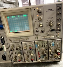 TEKTRONIX 7904 Oscilloscope w/ 2* 7A26, 7B80, 7B53 For Parts