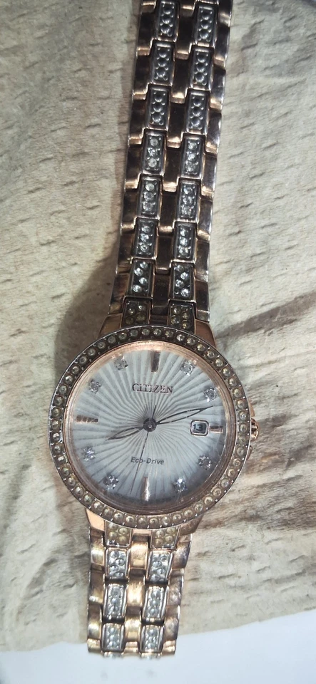 Reloj Citizen Eco Drive Shilouette Cristal Oro Rosa Mujer Alimentado por Energía Solar Foto 4 de 4