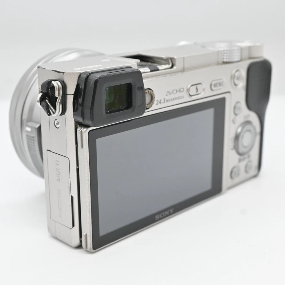 Sony Alpha A6000 (kit con zoom 16-50 mm) argento [35 lingua / Exc + 5] - Immagine 4 di 4