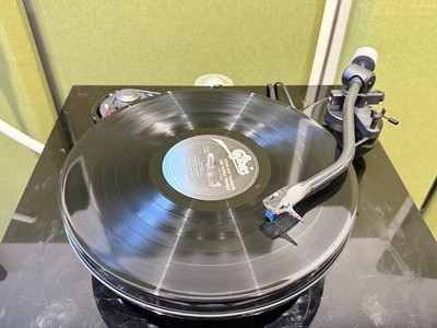 Pro-ject RPM 3 Carbon Turntable Record Player with Blue Point Cartridge VERYGOOD