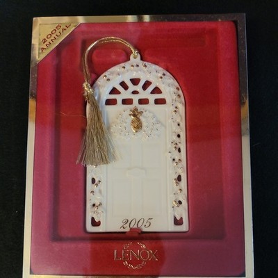 Lenox China Annual 2005 Welcome Home Williamsburg Ornament - NEW IN BOX