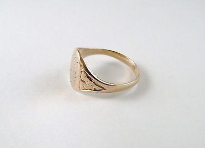 100% Genuine Vintage 9k Solid Yellow Gold Signet Ring. Size 100% Genuine Vintage 9k Solid Yellow Gold Signet Ring. Size