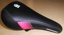 MONGOOSE BLACK/DARK PINK BICYCLE SADDLE/SEAT BIKE PARTS 669-1