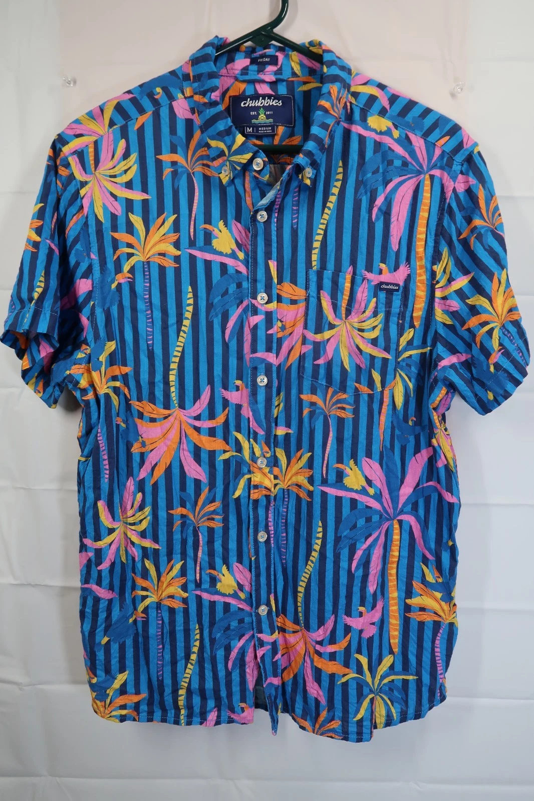 Chubbies Friday Shirt Mens Size Medium Beach Hawaiian Colorful Button Front