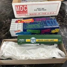 Roundhouse HO Scale 50' Quaker State GATX 69262 Tank Car Kit 1392. 12 Available